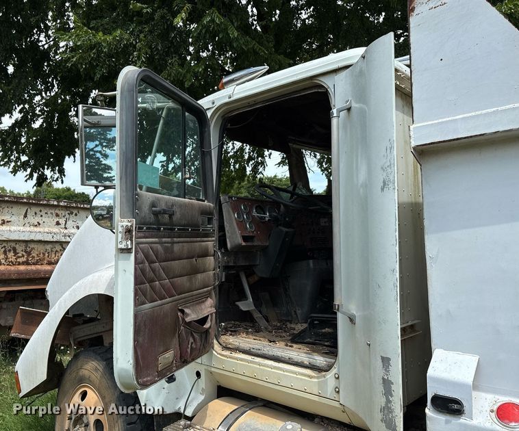 image for item DW7238 1995 International 9400 dump truck