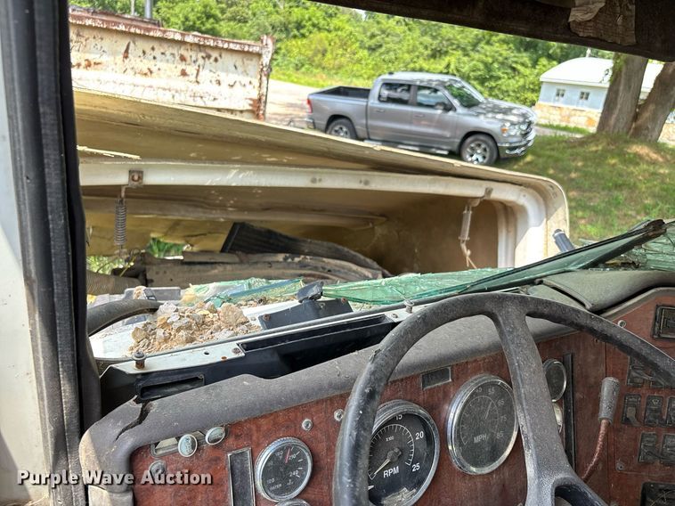 image for item DW7238 1995 International 9400 dump truck