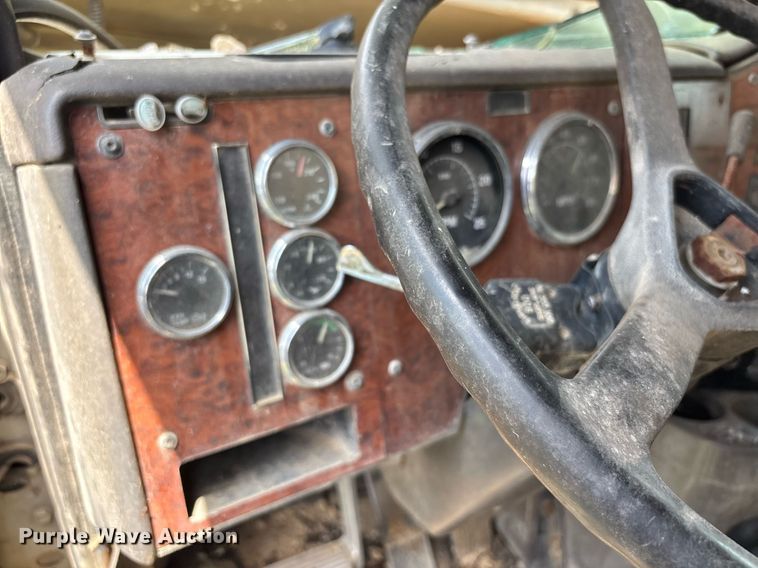 image for item DW7238 1995 International 9400 dump truck