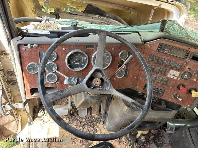 image for item DW7238 1995 International 9400 dump truck