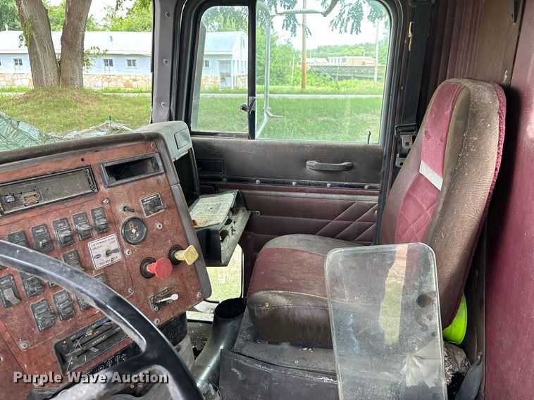 image for item DW7238 1995 International 9400 dump truck