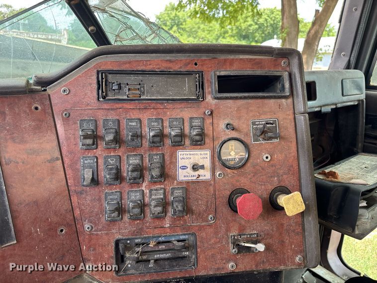 image for item DW7238 1995 International 9400 dump truck