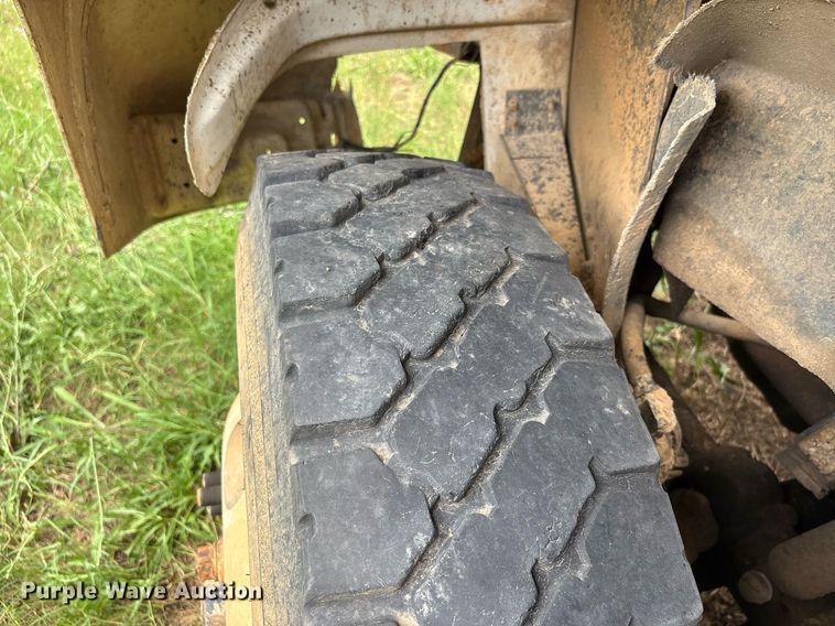 image for item DW7238 1995 International 9400 dump truck