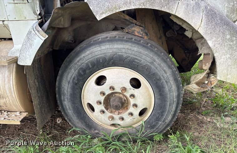 image for item DW7238 1995 International 9400 dump truck