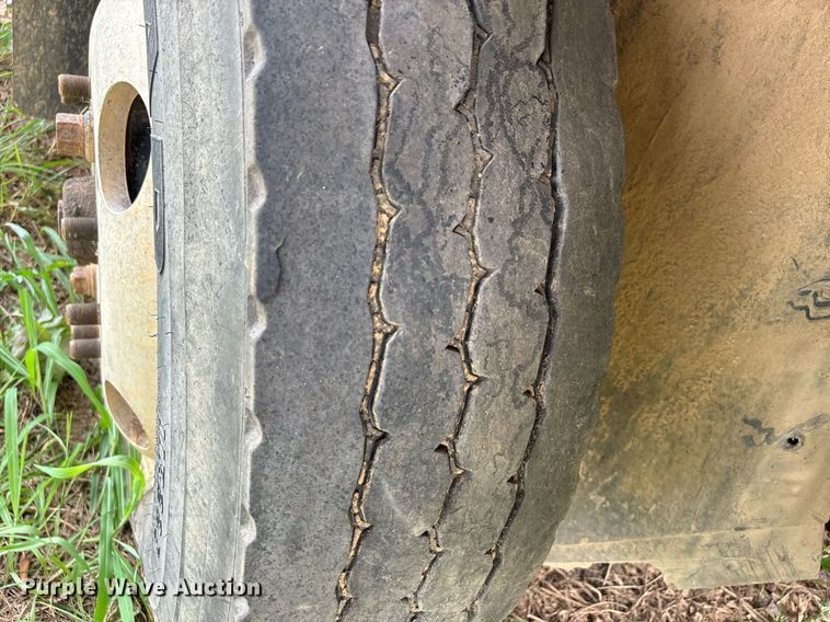 image for item DW7238 1995 International 9400 dump truck