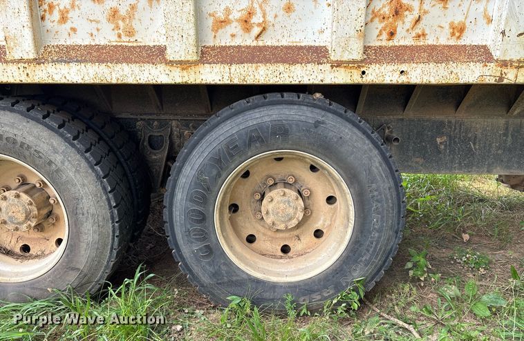 image for item DW7238 1995 International 9400 dump truck