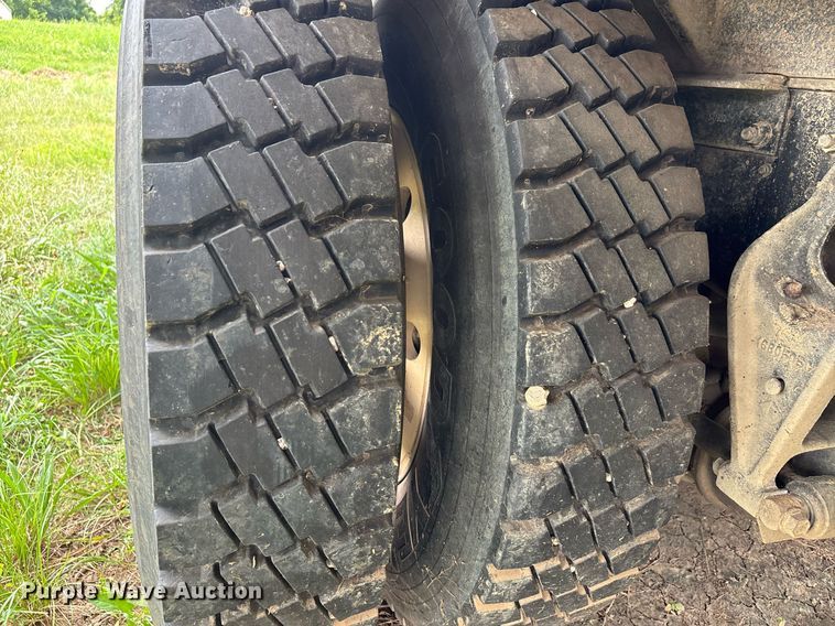 image for item DW7238 1995 International 9400 dump truck