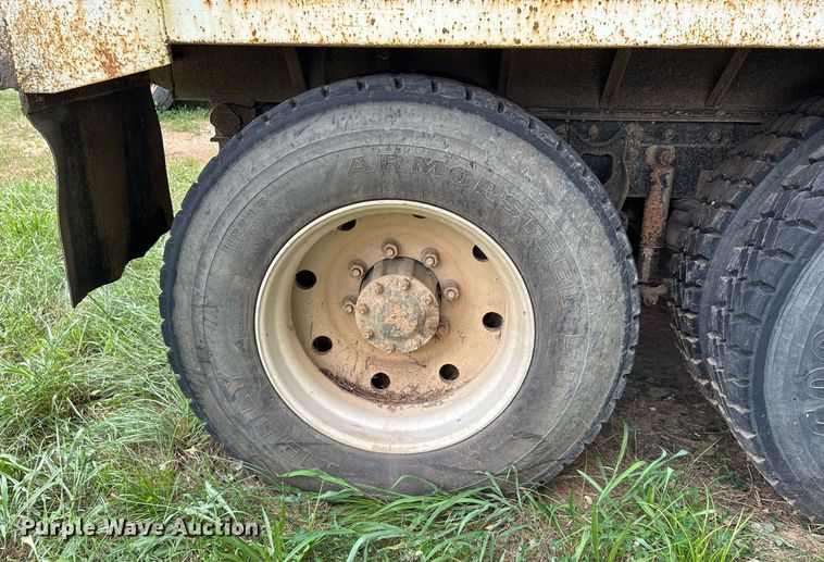 image for item DW7238 1995 International 9400 dump truck