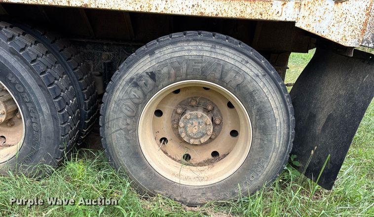 image for item DW7238 1995 International 9400 dump truck