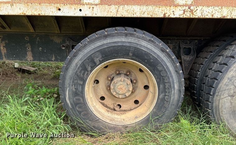 image for item DW7238 1995 International 9400 dump truck