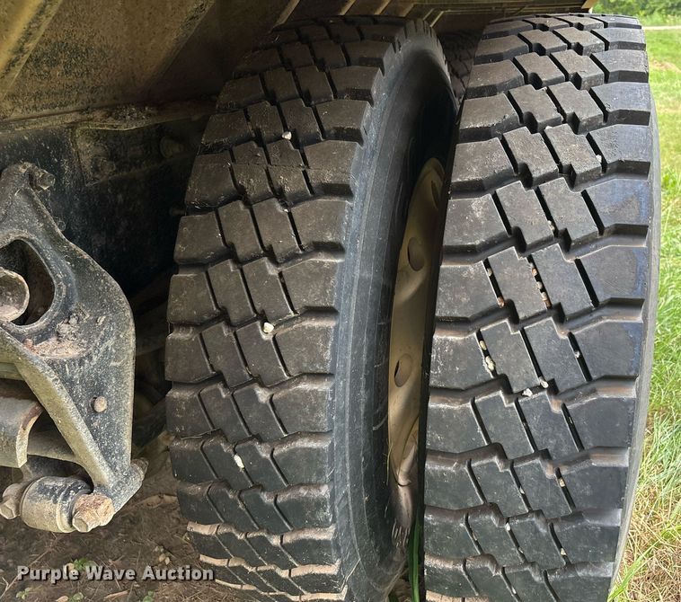 image for item DW7238 1995 International 9400 dump truck