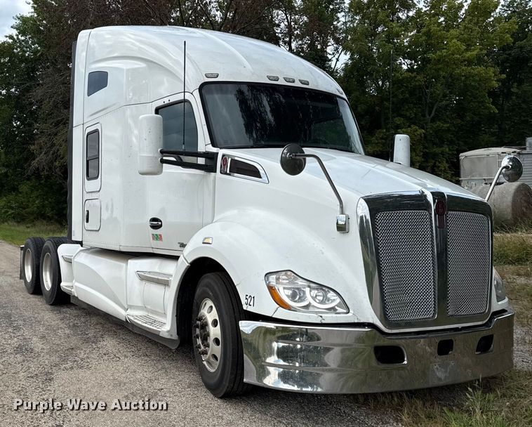 image for item DZ4267 2016 Kenworth T680  semi truck