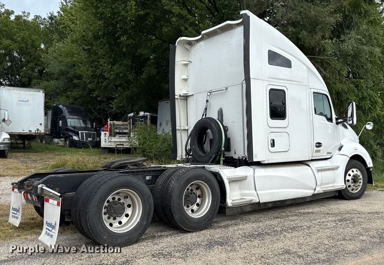 image for item DZ4267 2016 Kenworth T680  semi truck