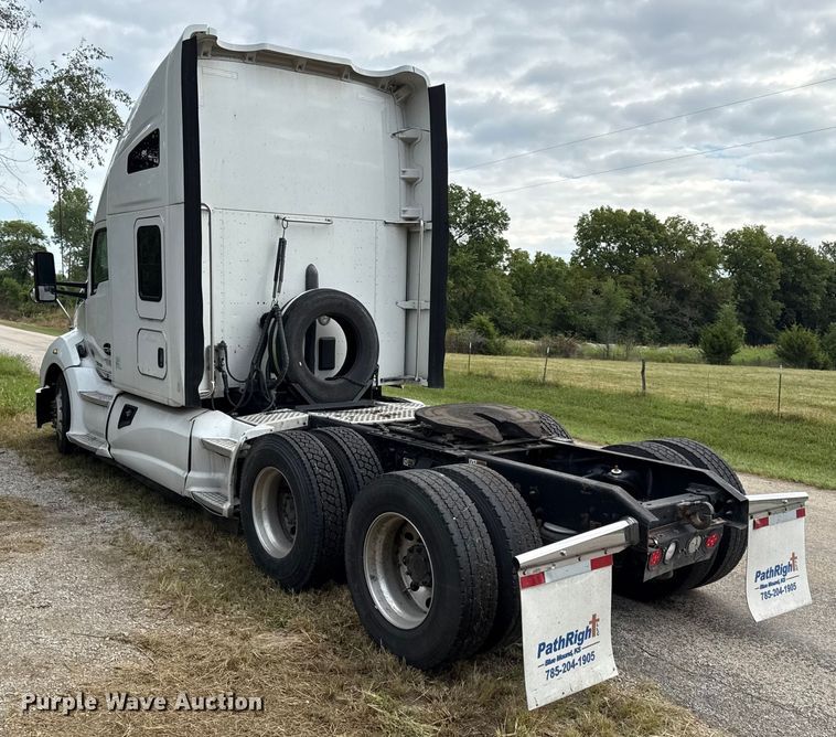 image for item DZ4267 2016 Kenworth T680  semi truck