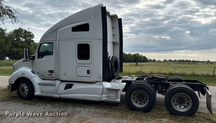 image for item DZ4267 2016 Kenworth T680  semi truck