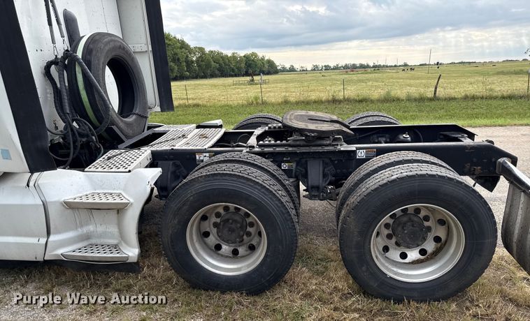 image for item DZ4267 2016 Kenworth T680  semi truck