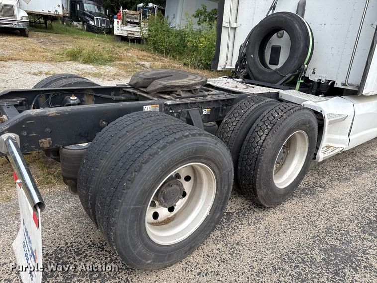 image for item DZ4267 2016 Kenworth T680  semi truck