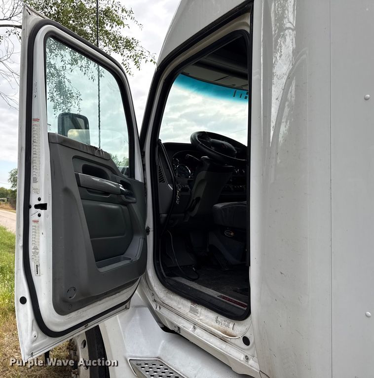 image for item DZ4267 2016 Kenworth T680  semi truck