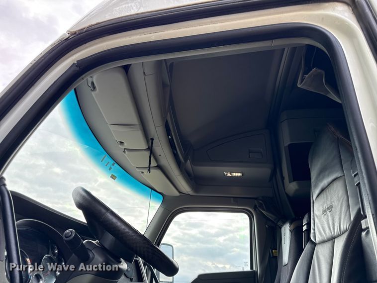 image for item DZ4267 2016 Kenworth T680  semi truck