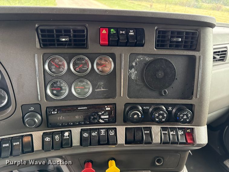 image for item DZ4267 2016 Kenworth T680  semi truck