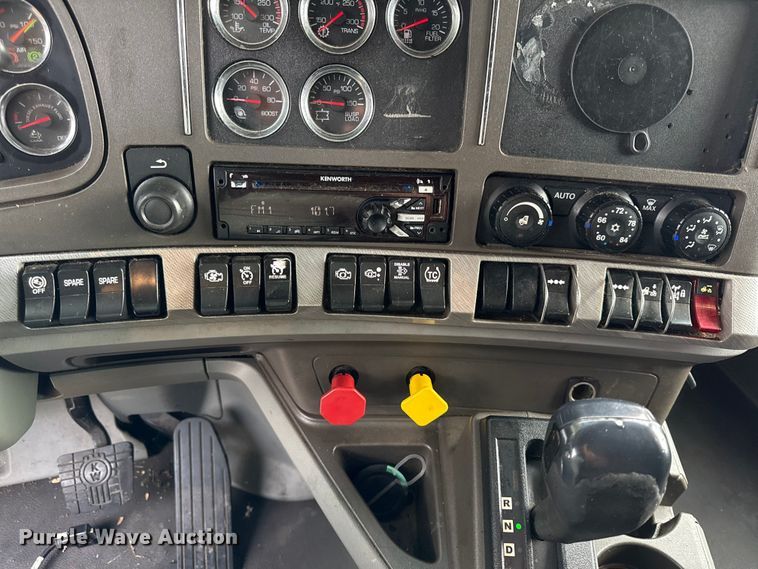 image for item DZ4267 2016 Kenworth T680  semi truck