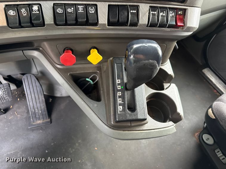 image for item DZ4267 2016 Kenworth T680  semi truck