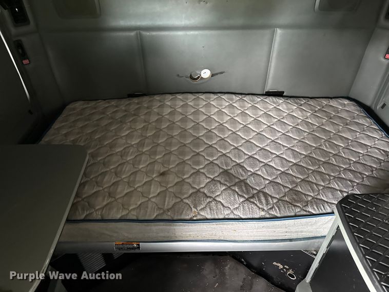 image for item DZ4267 2016 Kenworth T680  semi truck