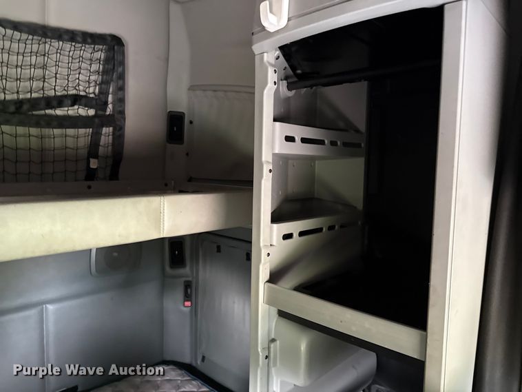 image for item DZ4267 2016 Kenworth T680  semi truck