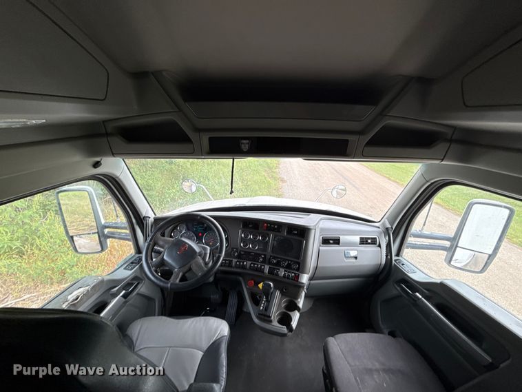 image for item DZ4267 2016 Kenworth T680  semi truck