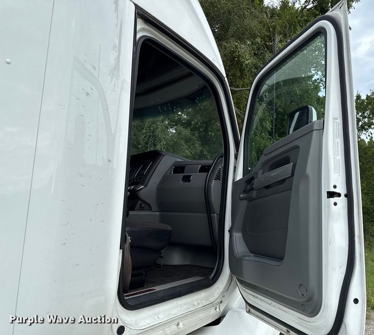 image for item DZ4267 2016 Kenworth T680  semi truck