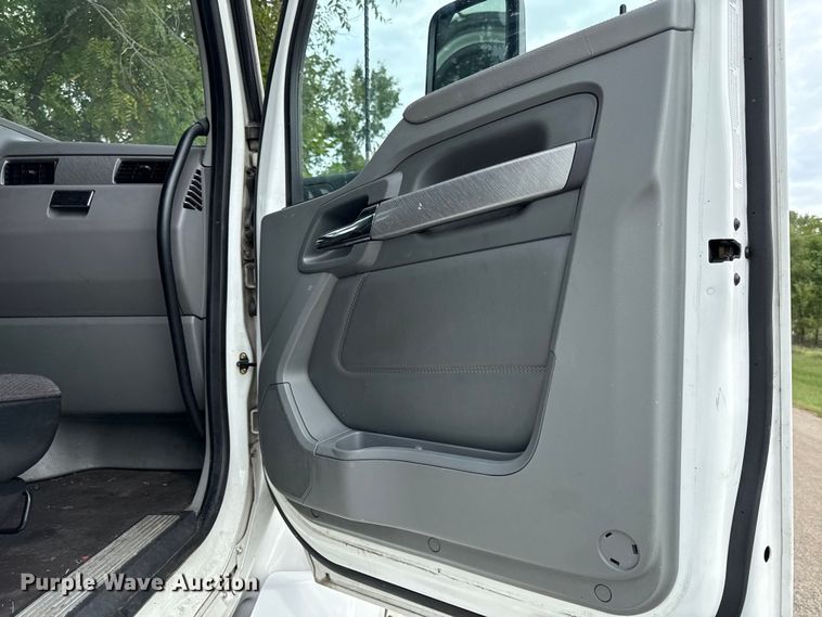 image for item DZ4267 2016 Kenworth T680  semi truck