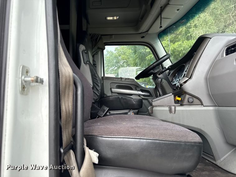 image for item DZ4267 2016 Kenworth T680  semi truck