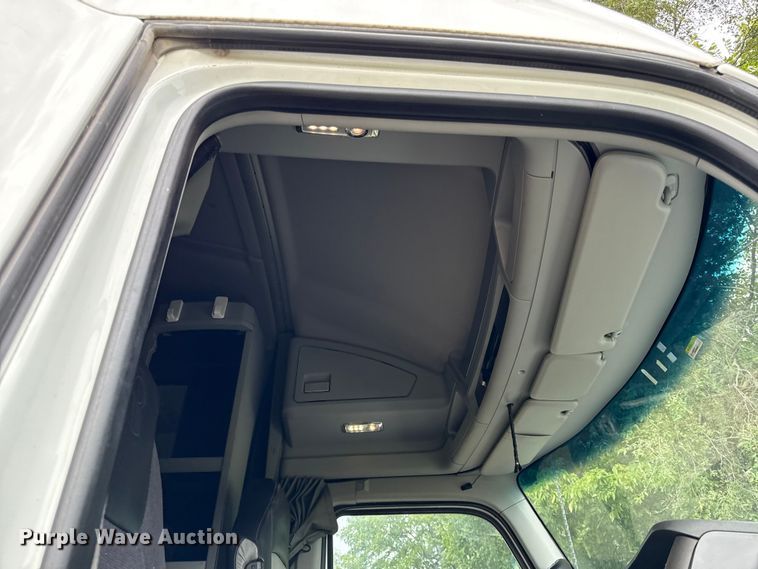 image for item DZ4267 2016 Kenworth T680  semi truck