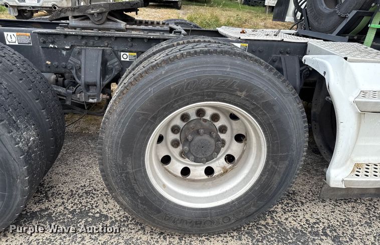 image for item DZ4267 2016 Kenworth T680  semi truck