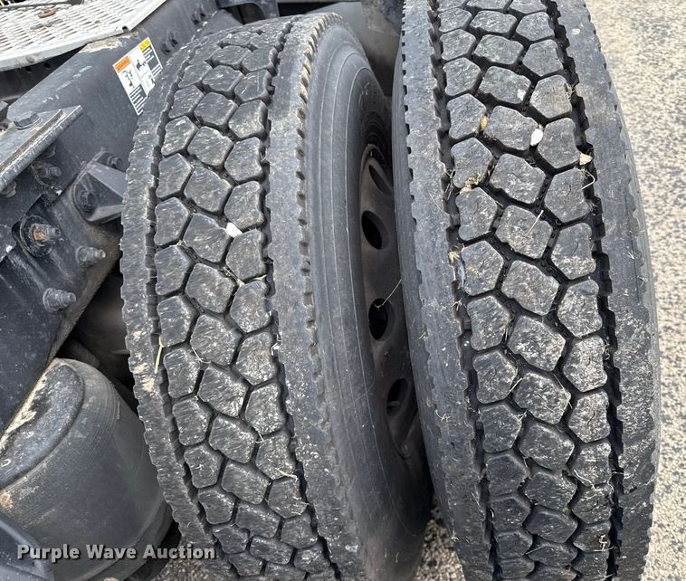 image for item DZ4267 2016 Kenworth T680  semi truck