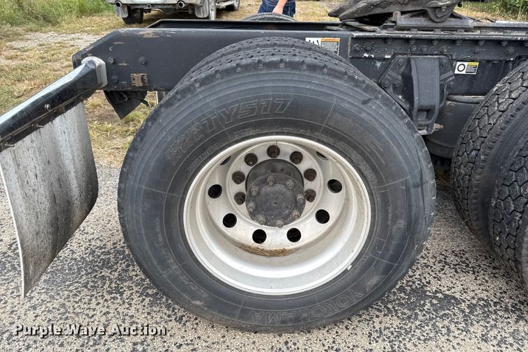 image for item DZ4267 2016 Kenworth T680  semi truck