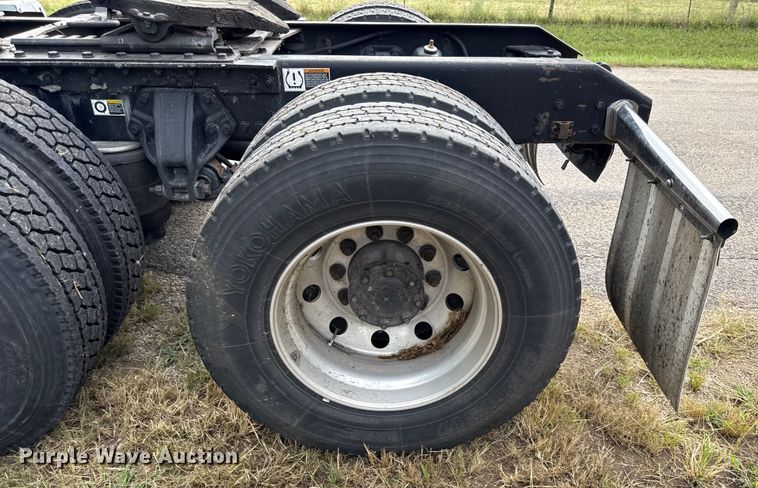 image for item DZ4267 2016 Kenworth T680  semi truck