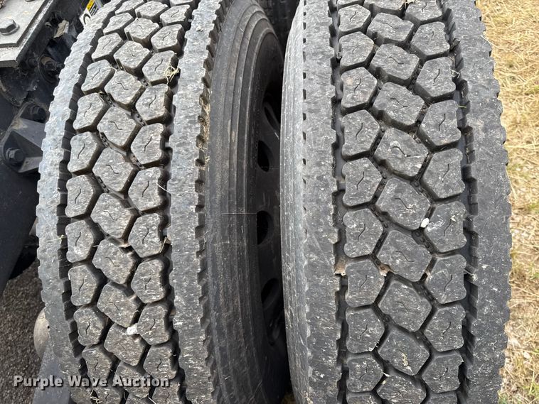 image for item DZ4267 2016 Kenworth T680  semi truck