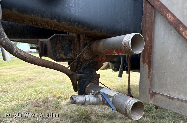 image for item DZ8823 2002 International  9400i semi truck