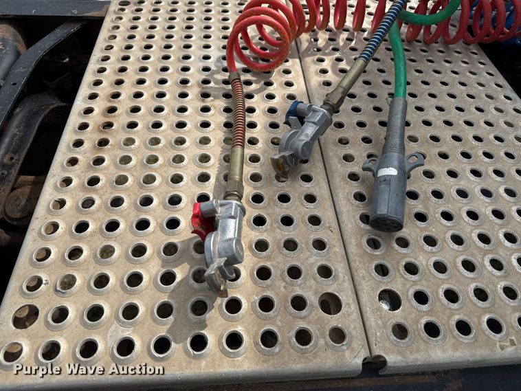 image for item DZ8823 2002 International  9400i semi truck