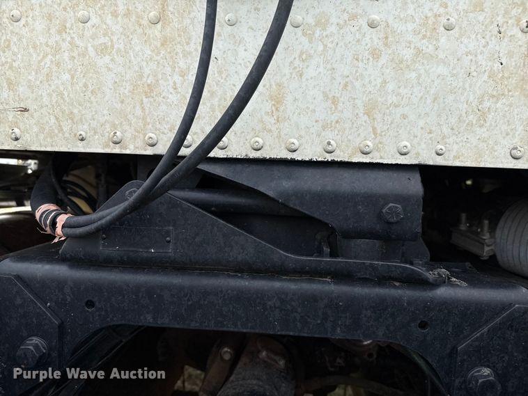 image for item DZ8823 2002 International  9400i semi truck