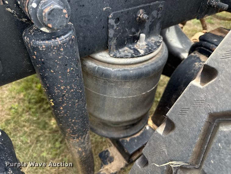 image for item DZ8823 2002 International  9400i semi truck