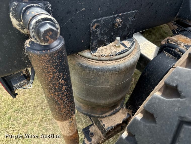 image for item DZ8823 2002 International  9400i semi truck