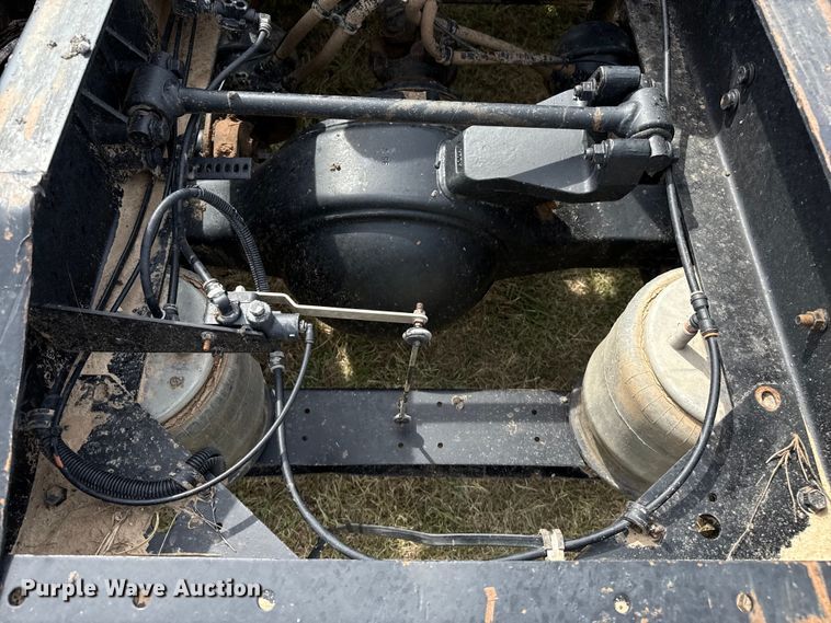 image for item DZ8823 2002 International  9400i semi truck