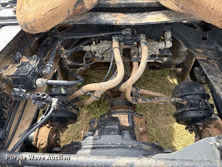 image for item DZ8823 2002 International  9400i semi truck