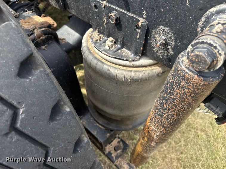 image for item DZ8823 2002 International  9400i semi truck