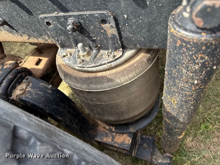 image for item DZ8823 2002 International  9400i semi truck