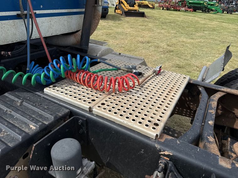 image for item DZ8823 2002 International  9400i semi truck