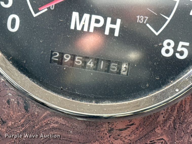 image for item DZ8823 2002 International  9400i semi truck