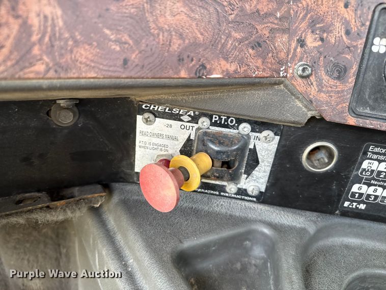 image for item DZ8823 2002 International  9400i semi truck